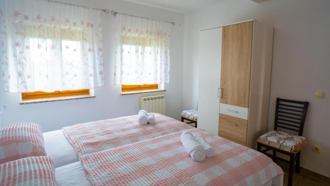 Apartma Tri Oljke Dobrovo Exterior photo